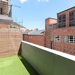 Greenwich 2 Bedroom Apartment In De Waterkant
